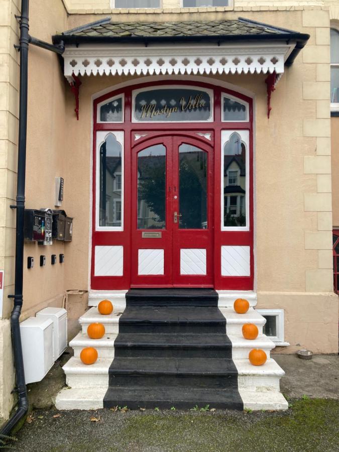 Mostyn Villa Free Private Parking Llandudno Exteriör bild